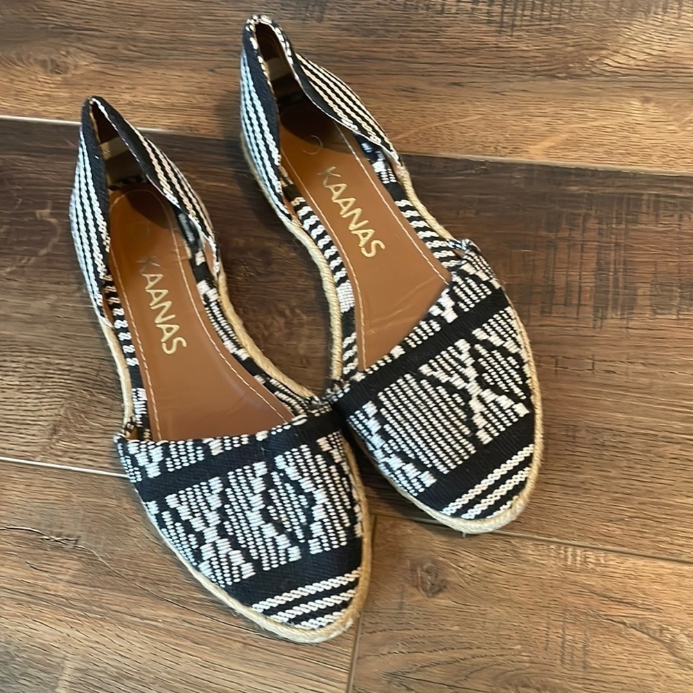 Kaanas D’Orsay Flat espadrilles Size‎ 5 black & white pattern